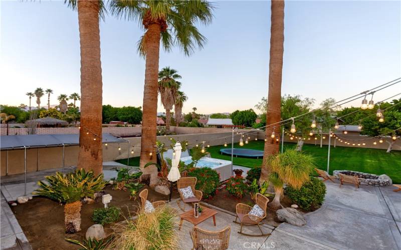 This backyard makes you want to hurry home from work...