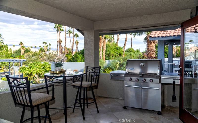 Outdoor patio off kitchen over looking the backyard!