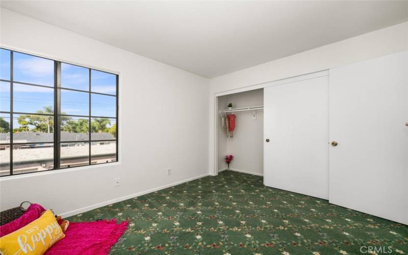 Guest room with spacious closet