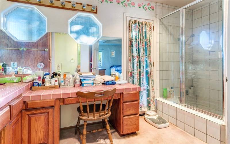 Sunken tub with dual shower heads