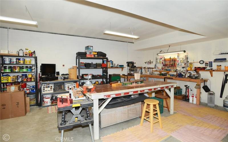 Garage 1 w/ complete workshop