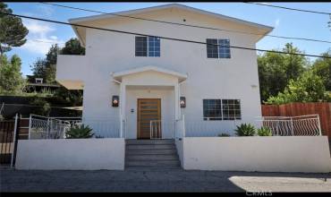 24334 Crestlawn Street, Woodland Hills, California 91367, 2 Bedrooms Bedrooms, ,2 BathroomsBathrooms,Residential Lease,Rent,24334 Crestlawn Street,SR24226720