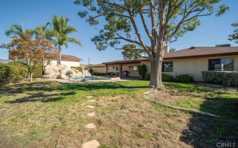 Custom Built, Single Story, 4 Bedroom, 2.5 Bath, Pool Home, 2,860 Sq Ft, 1.04 Acres, 8 Car Garage, located in the Valle Vista area of East Hemet