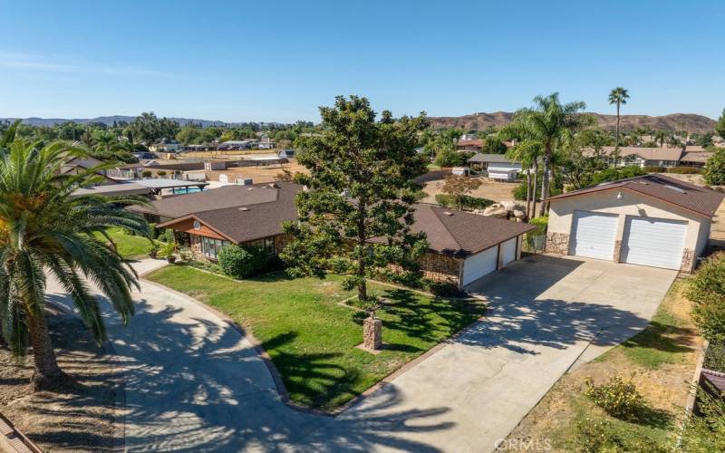 Custom Built, Single Story, 4 Bedroom, 2.5 Bath, Pool Home, 2,860 Sq Ft, 1.04 Acres, 8 Car Garage, located in the Valle Vista area of East Hemet