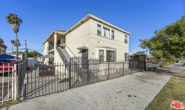 8627 S Figueroa Street, Los Angeles, California 90003, 4 Bedrooms Bedrooms, ,Residential Income,Buy,8627 S Figueroa Street,24459745