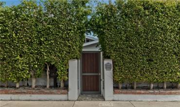 400 Norwich, West Hollywood, California 90048, 2 Bedrooms Bedrooms, ,1 BathroomBathrooms,Residential Lease,Rent,400 Norwich,SB24226806