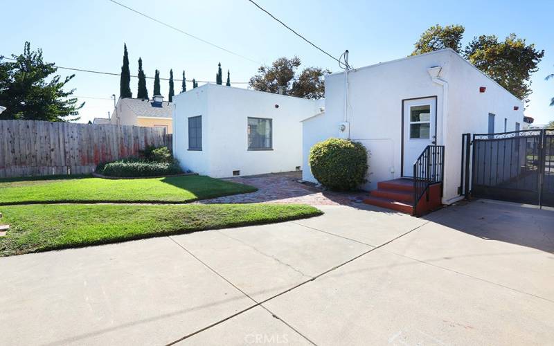 A rear view of the home.