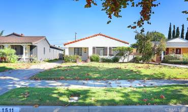 Welcome! Located on one of the most desirable street in Washington Square. Louise Street is a beautiful, wide cul de sac street lined with mature maple trees and well cared for vintage homes.