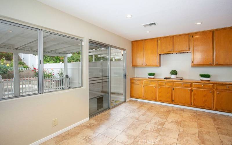 Large Kitchen - plenty of storage