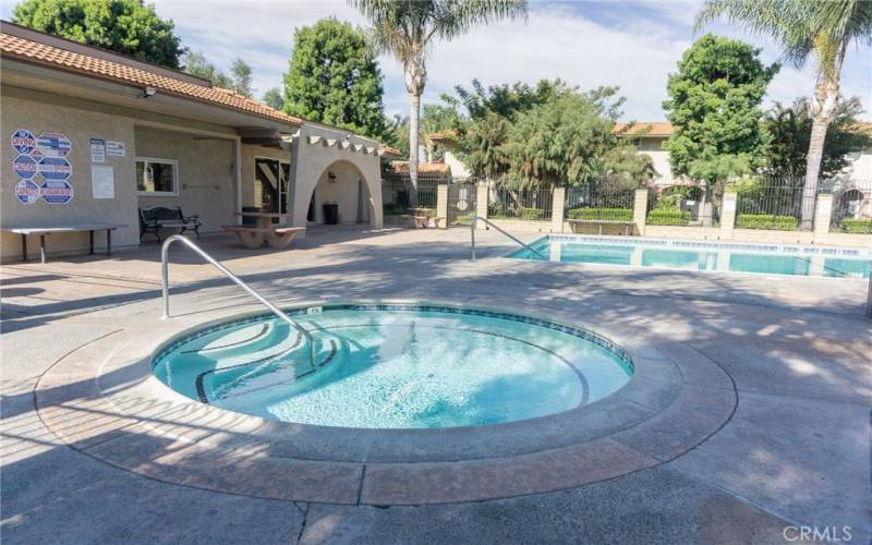 Hot Tub & Clubhouse