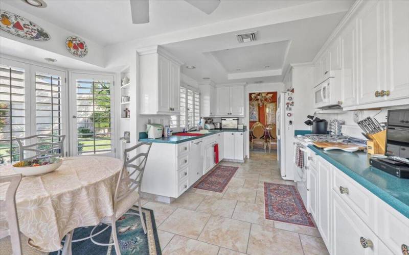 kitchen/breakfast nook