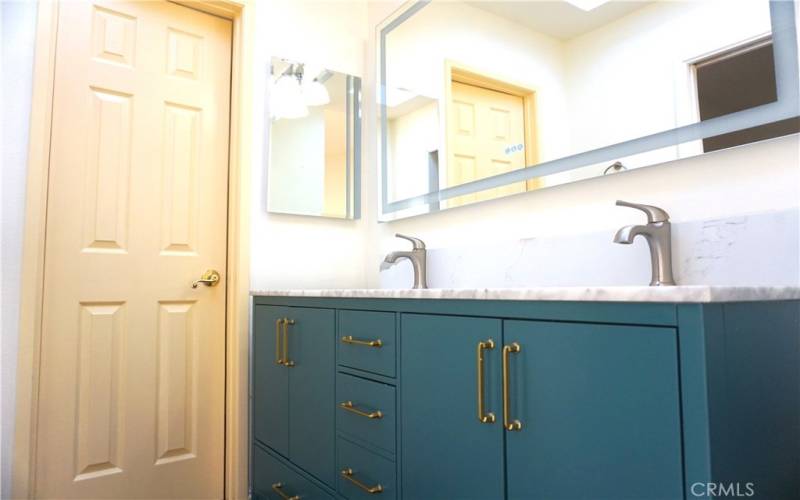 Two sinks in the primary bedroom