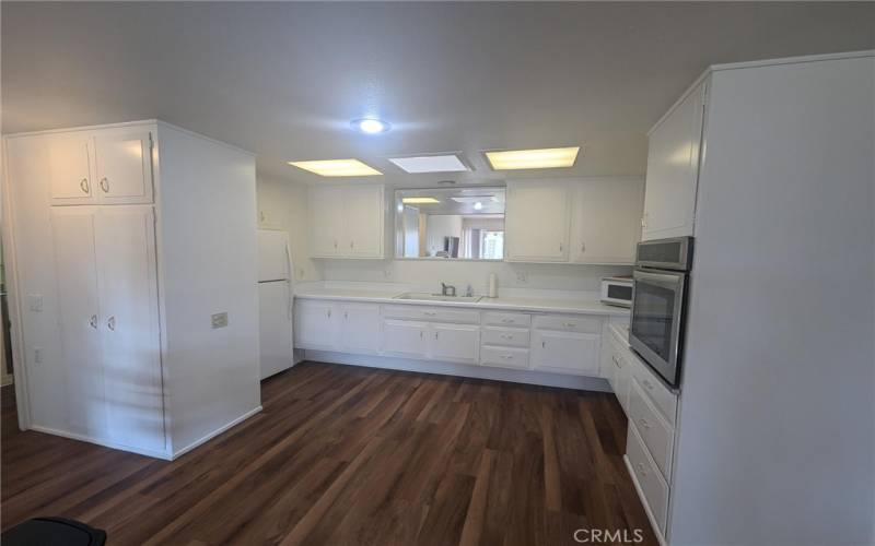 Adorable Kitchen with Stainless Leisure World Oven