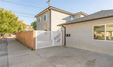 3623 W Victory Blvd. 101, Burbank, California 91505, 2 Bedrooms Bedrooms, ,2 BathroomsBathrooms,Residential Lease,Rent,3623 W Victory Blvd. 101,GD24227222