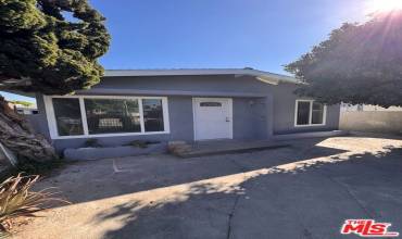 10802 Doty Avenue, Inglewood, California 90303, 2 Bedrooms Bedrooms, ,1 BathroomBathrooms,Residential Lease,Rent,10802 Doty Avenue,24459129