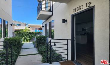 11851 1/2 Dehougne Street, North Hollywood, California 91605, 3 Bedrooms Bedrooms, ,3 BathroomsBathrooms,Residential Lease,Rent,11851 1/2 Dehougne Street,24423261