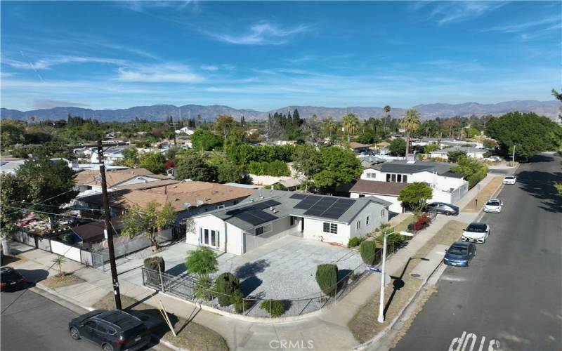 Facing the Thai Temple and 5 freeway direction