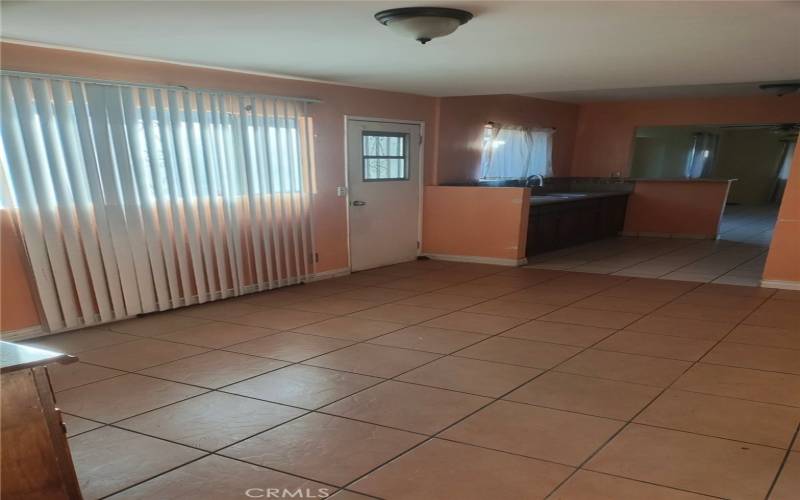 VIEW FROM DINING AREA TOWARDS KITCHEN