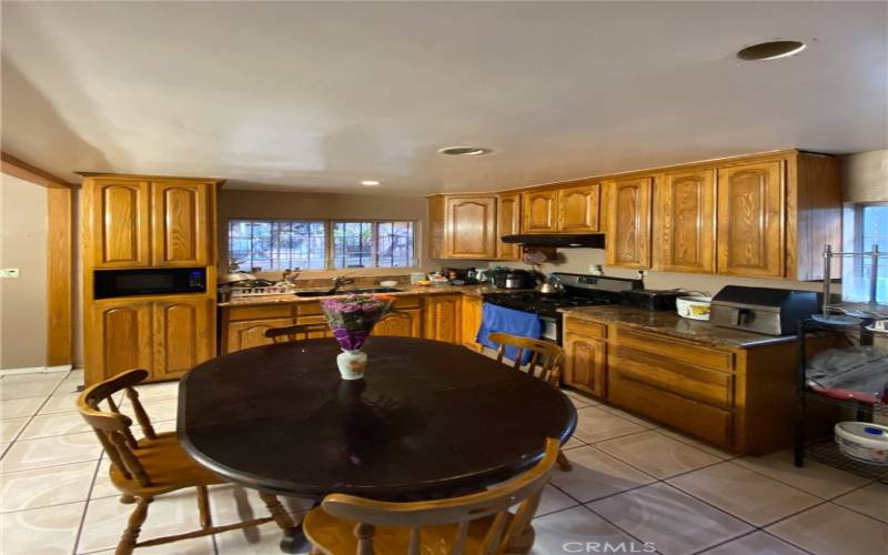 Kitchen dining area