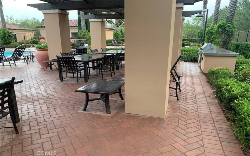 HOA BBQ Grill/sittinag area