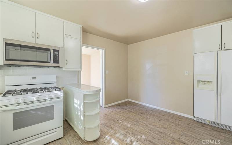 KITCHEN VIEW WITH BREAKFAST AREA