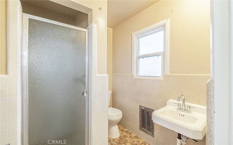 BATHROOM IN BACK ADJACENT TO LAUNDRY ROOM