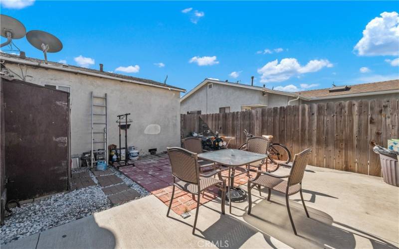 Patio area between the 2 units