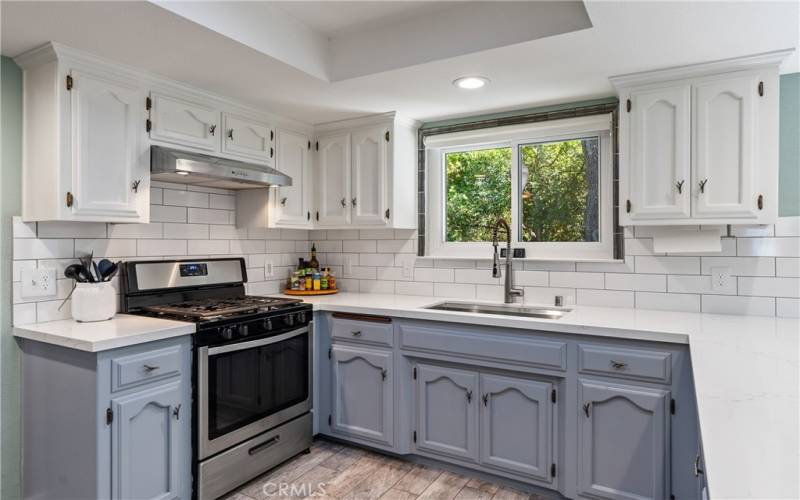 Cooking meals and baking treats is a delight in this kitchen!