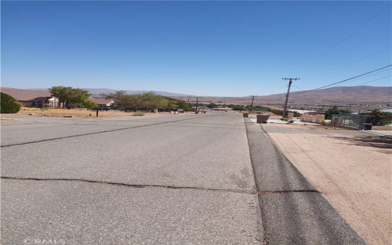 Street views, close to Hesperia Lake.