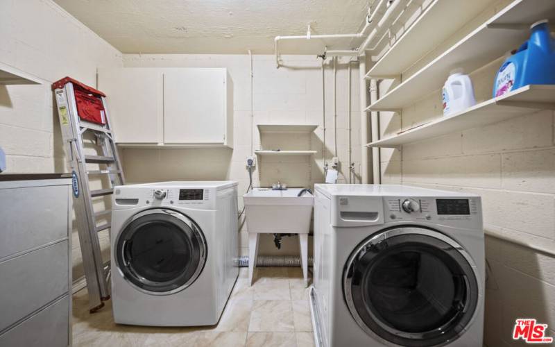 Washer/dryer in the basement