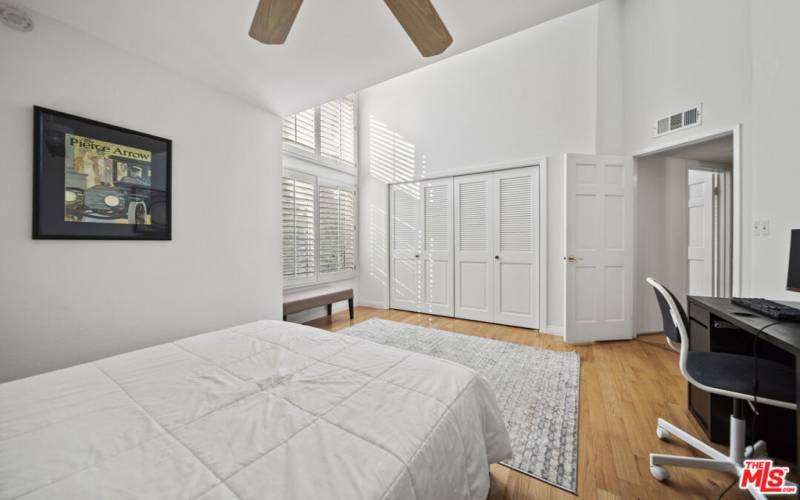 2nd bedroom with high ceiling