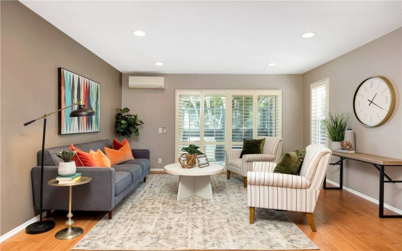 The spacious living area gives you plenty of room. The upgraded laminate

floors are easy to keep clean and the designer paint gives the room a modern

flair.