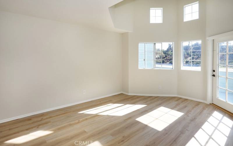 The third floor gets an extra row of top windows.