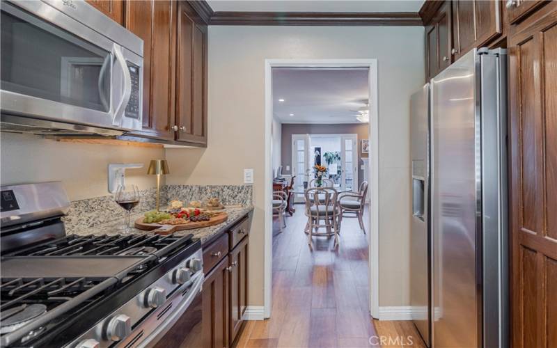 Kitchen with lots of cabinets & pantry