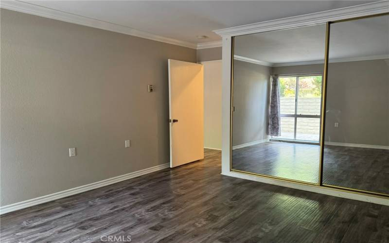 Mirrored closets in bedroom