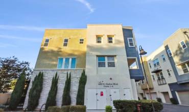 1452 N Harbor Boulevard 4, Santa Ana, California 92703, 3 Bedrooms Bedrooms, ,2 BathroomsBathrooms,Residential Lease,Rent,1452 N Harbor Boulevard 4,ML81985773