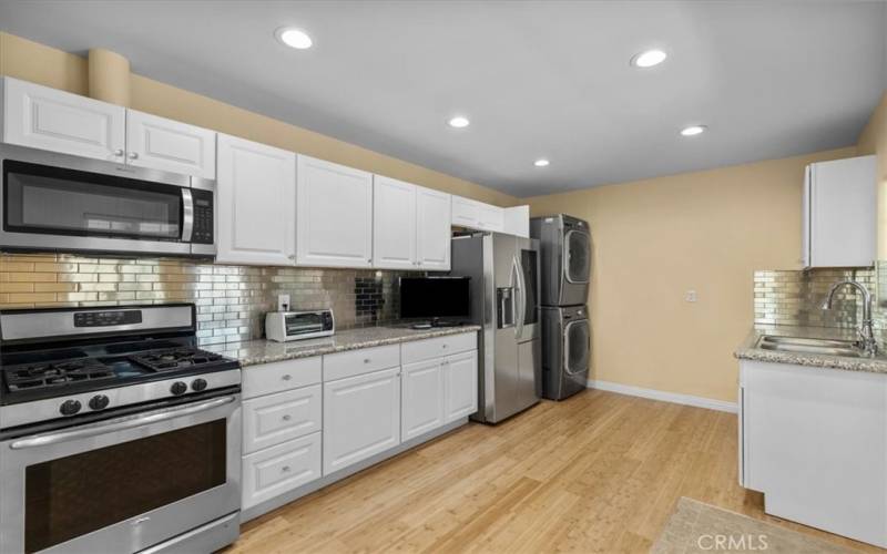 Main House Kitchen w/ Washer Dryer