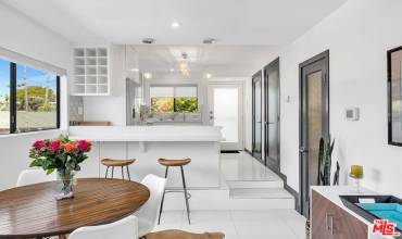 2500 Abbot Kinney Boulevard 24, Venice, California 90291, 2 Bedrooms Bedrooms, ,1 BathroomBathrooms,Residential Lease,Rent,2500 Abbot Kinney Boulevard 24,24460457