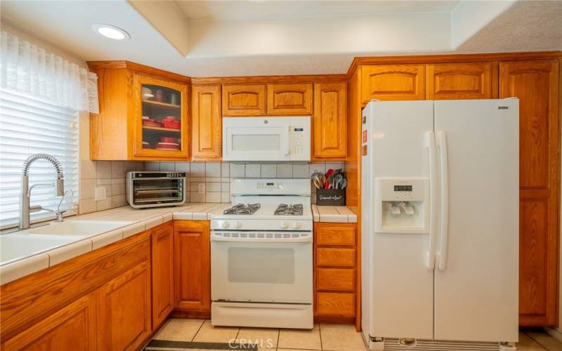 NICELY APPOINTED KITCHEN AND APPLIANCES.