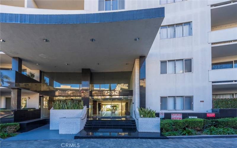 Front entry to lobby with circular driveway