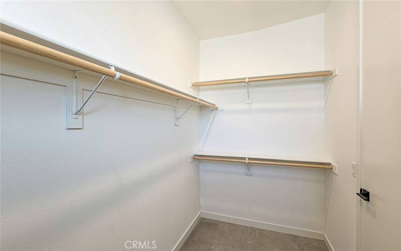 WALK-IN CLOSET