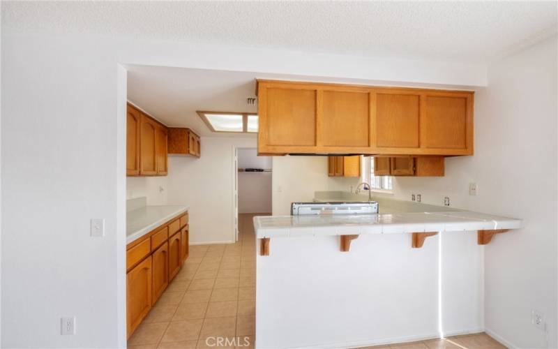 Nice breakfast bar off the dining room!