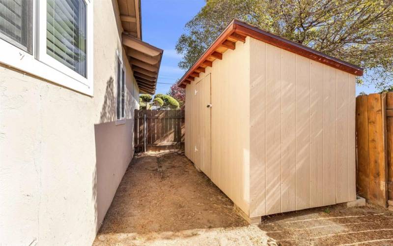 Storage Shed on side yard