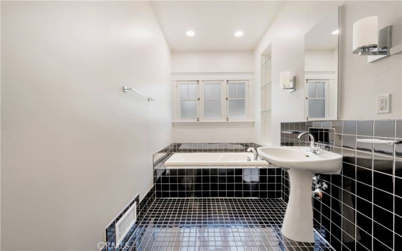 Hallway bath with tub