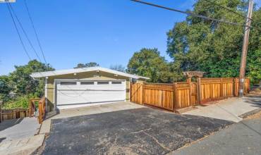 1674 E St, Hayward, California 94541, 3 Bedrooms Bedrooms, ,2 BathroomsBathrooms,Residential,Buy,1674 E St,41078363