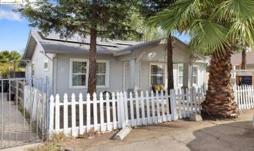 2104 Sutro Ave, Stockton, California 95205, 2 Bedrooms Bedrooms, ,1 BathroomBathrooms,Residential,Buy,2104 Sutro Ave,41077319