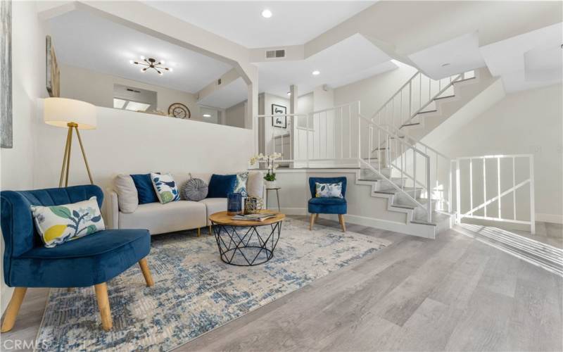 Living Room with high ceiling