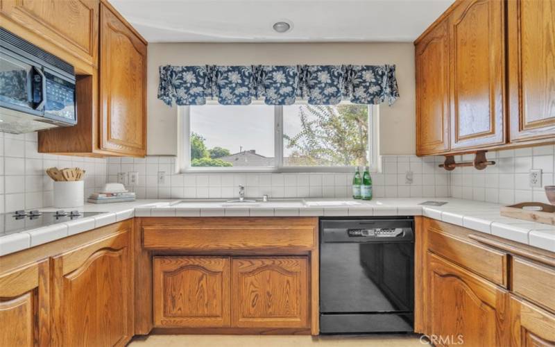 Light, bright and clean kitchen!