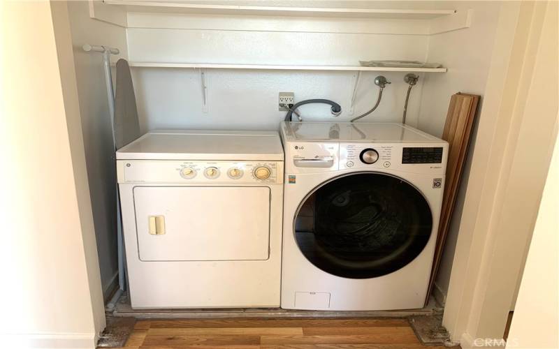 washer dryer included