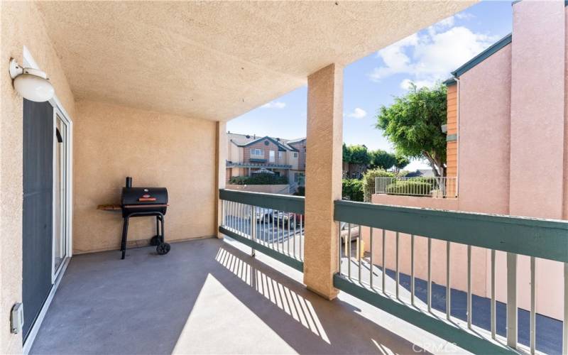 LARGE BALCONY TO ENJOY SOUTHERN CALIFORNIA WEATHER